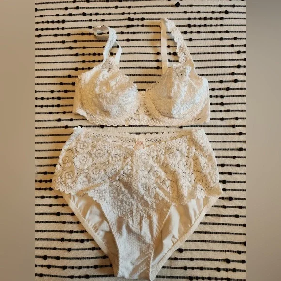 Valisere Intimates Sleepwear Valisere By Triumph Embroidered